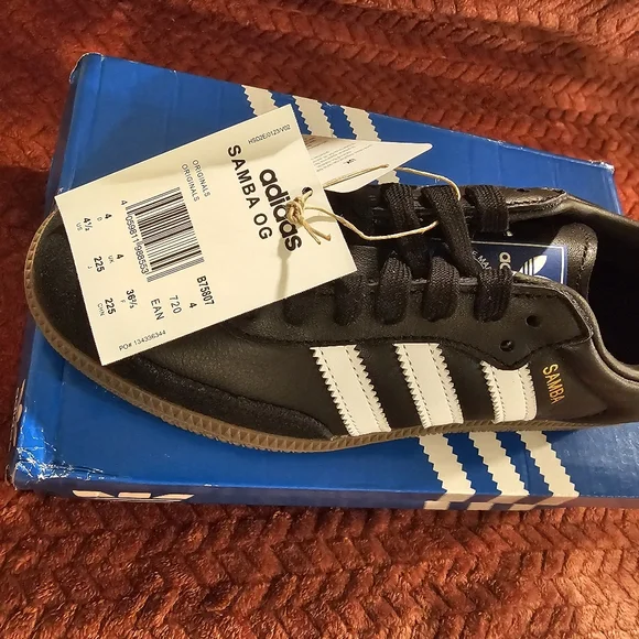 Adidas Black and White Samba OG Sneakers Iconic Design - Picture 2 of 5